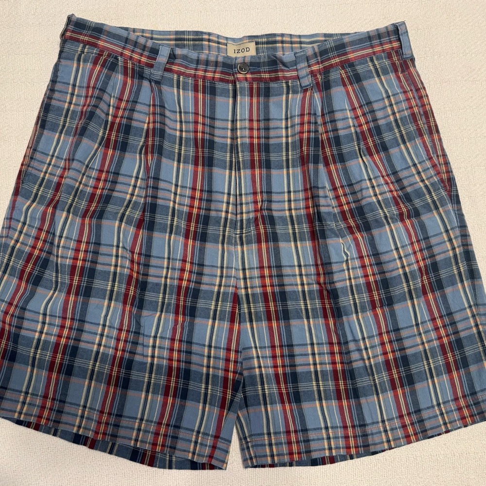 Izod Men's Pleat Front Plaid Shorts